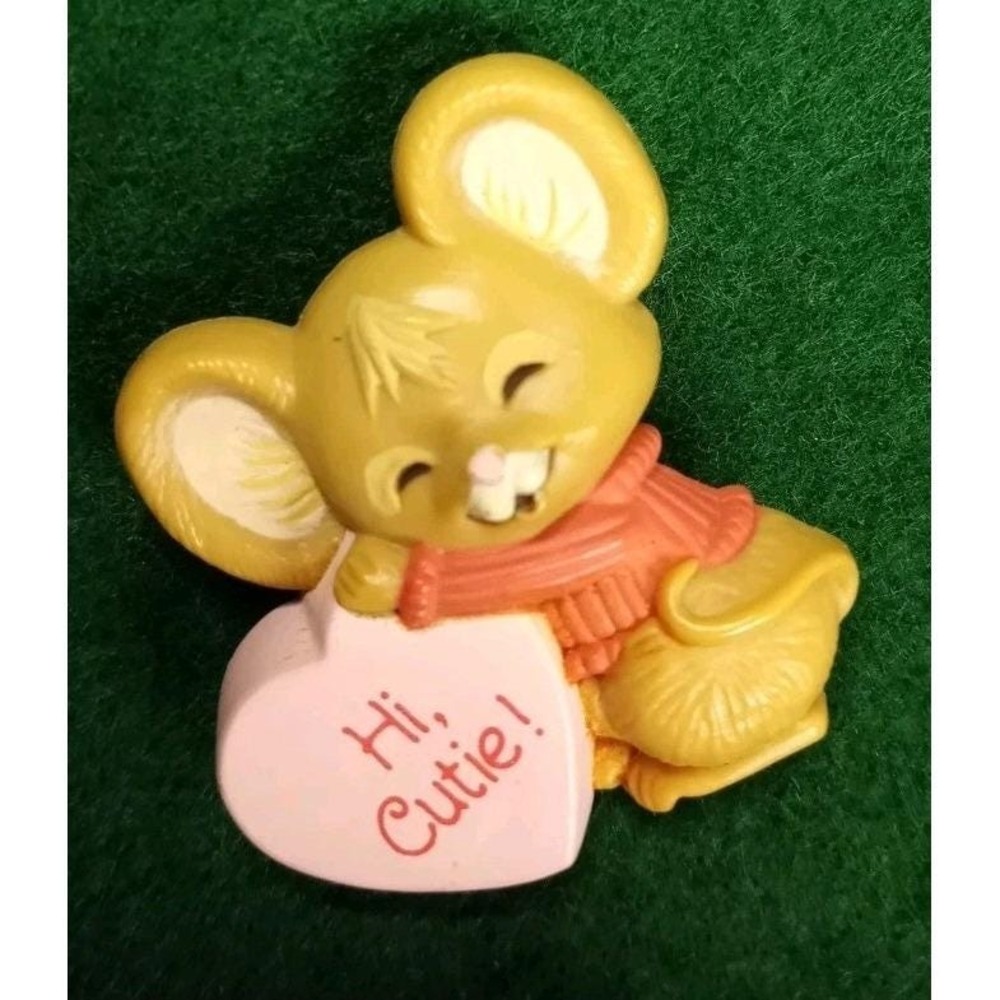 Vtg 1983 HI CUTIE Heart Mouse Valentine Day Pin Hallmark‎ Plastic Brooch
